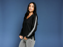 Charger l&#39;image dans la galerie, Elena Wang Style EW29070 Sweater With Stripe On Sleeve
