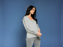 Charger l&#39;image dans la galerie, Elena Wang Style EW29070 Sweater With Stripe On Sleeve
